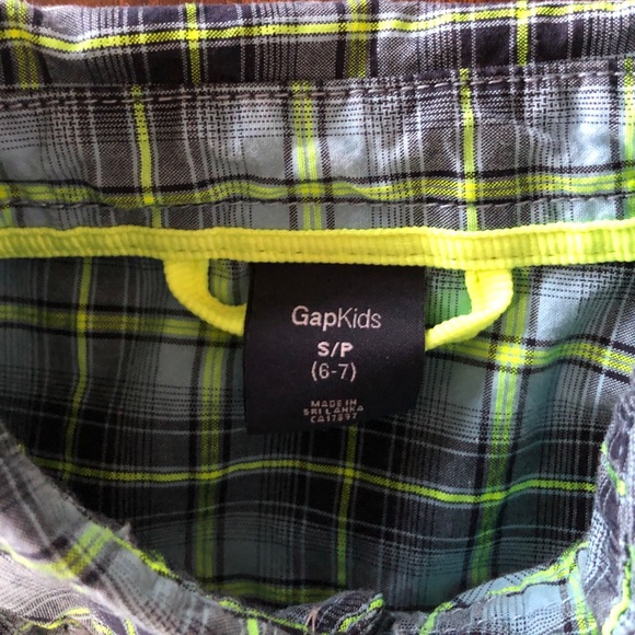 Gap kids plaid button down shirt 6-7 - Picture 2 of 3